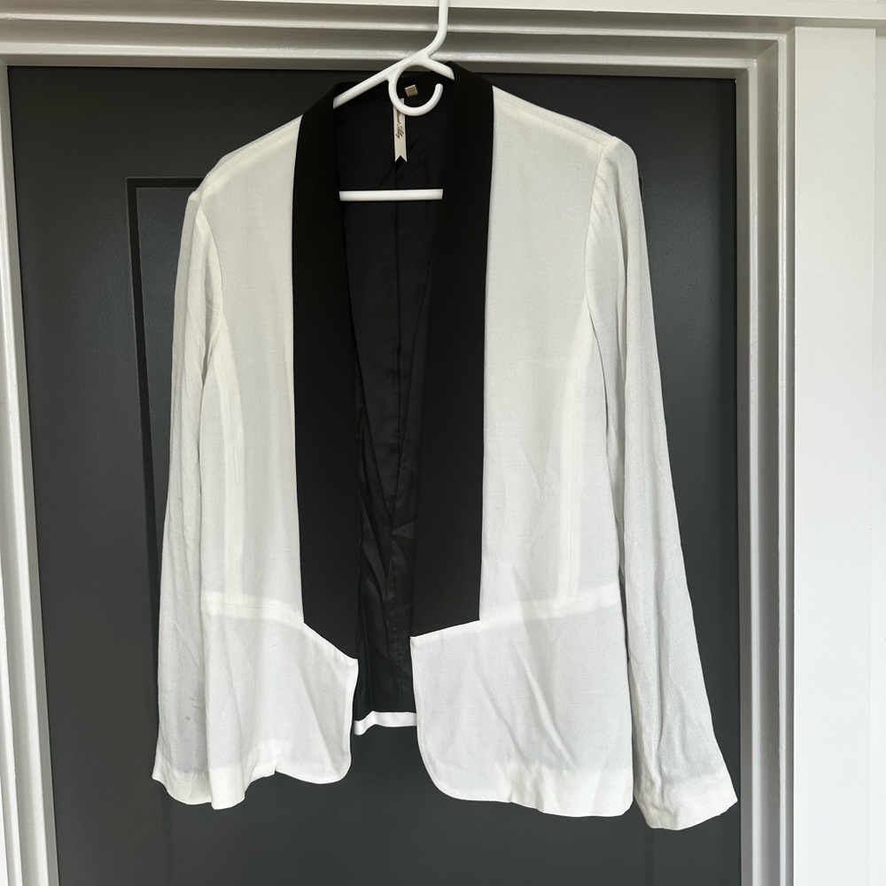 Petticoat Alley white blazer with black trim tuxedo style